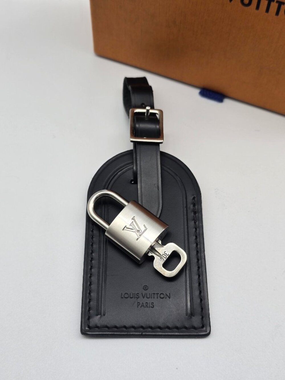 Authentic Louis Vuitton Black Luggage Tag Silver LV Padlock Key & Box - Picture 7 of 14